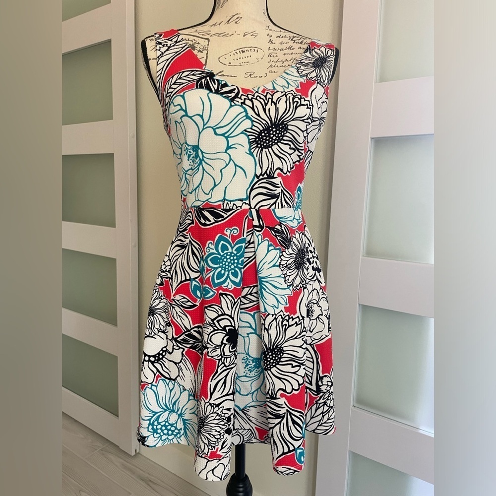 Soprano colorful medium dress EUC 🥰